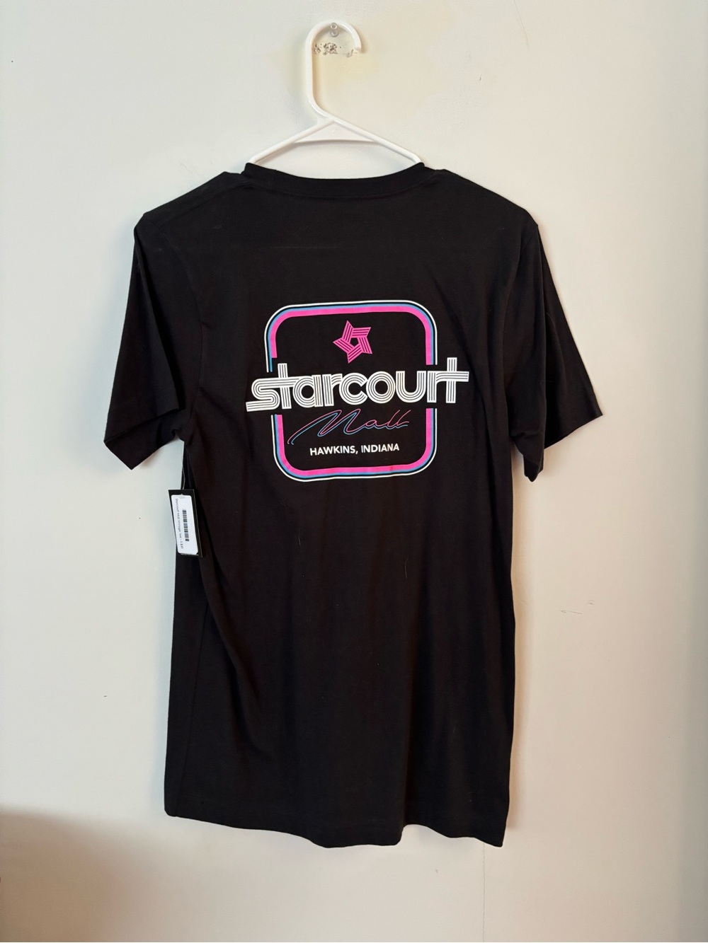 brand new! netflix stranger things 3 starcourt mall black tee shirt top🖤